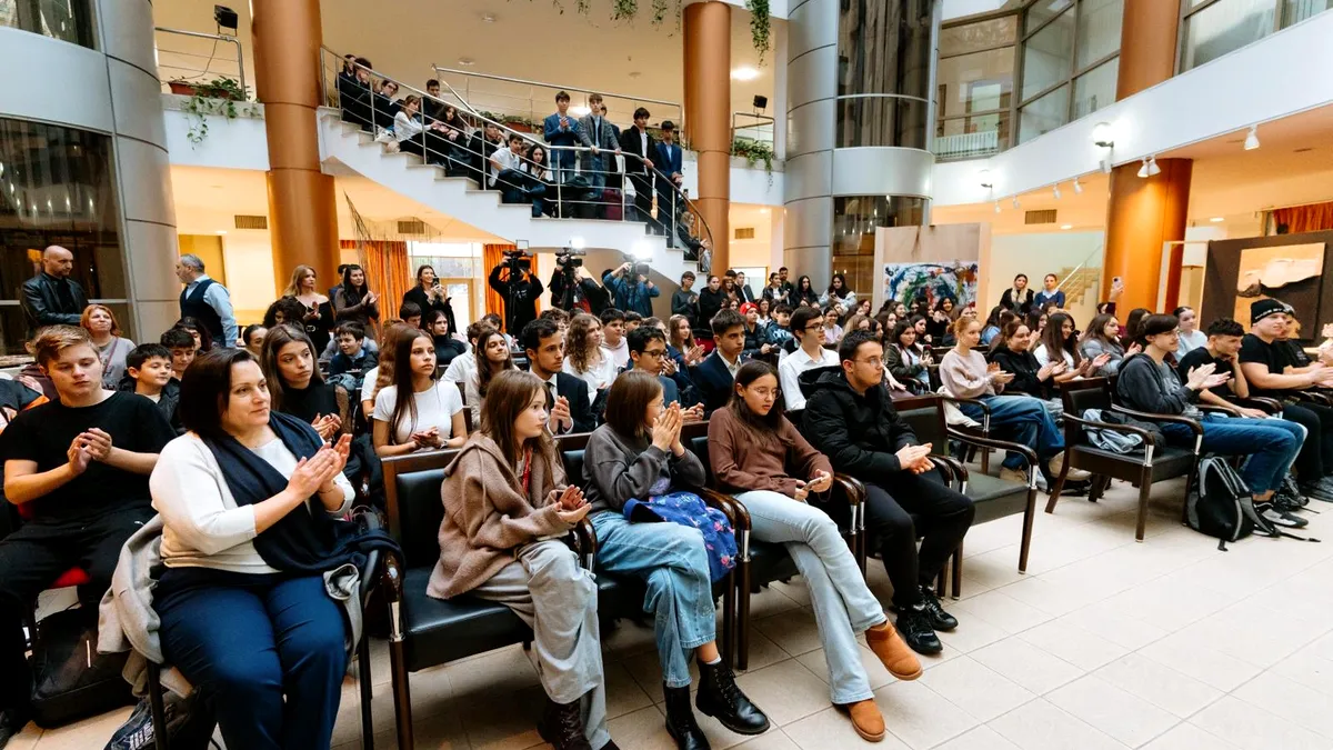 Fundația Tinmar acordă 865 de burse de merit elevilor din Sectorul 2, București