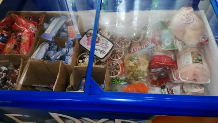 Produse alimentare expirate de doi ani, la raft