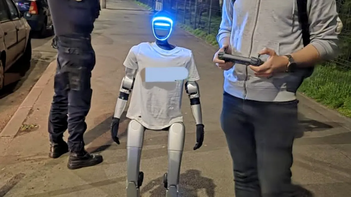 Un robot la mitingul din Piața Victoriei (VIDEO)