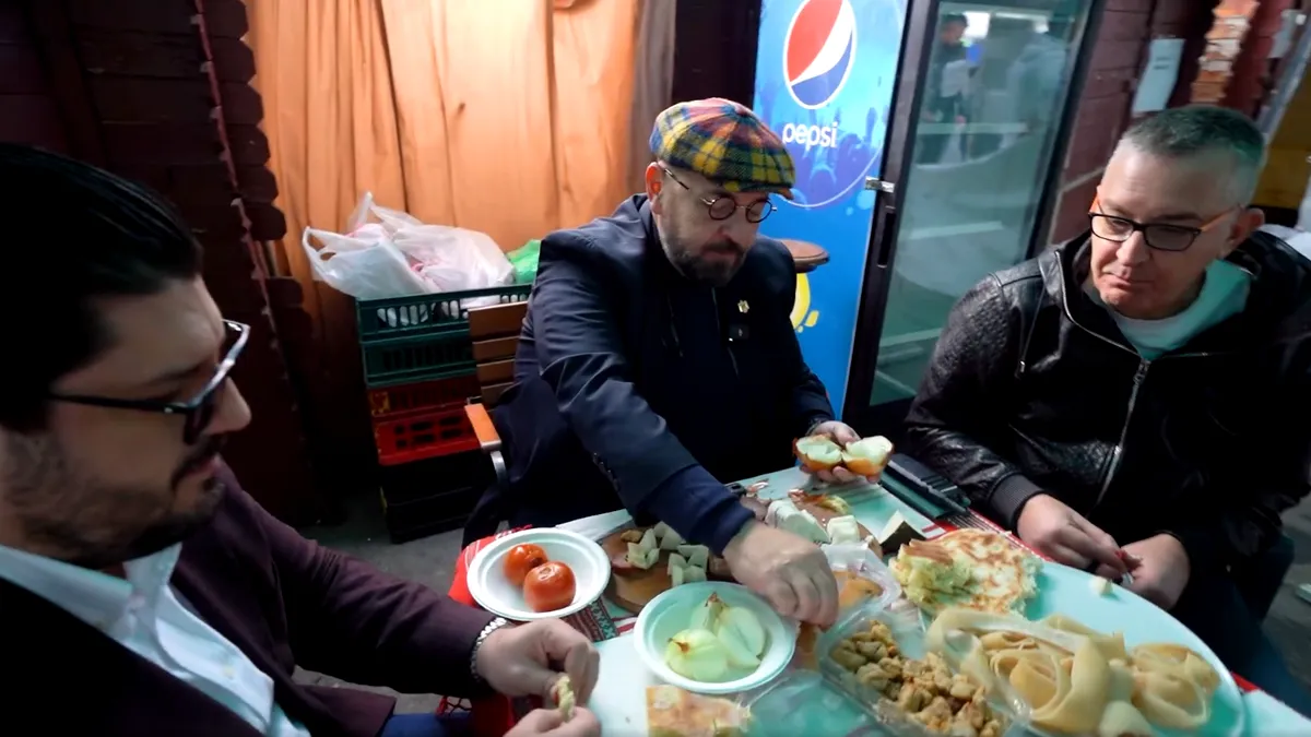 Primarul Piedone, incursiune culinară prin târgul din Sectorul 5: Mi s-a făcut poftă de slană cu ceapă