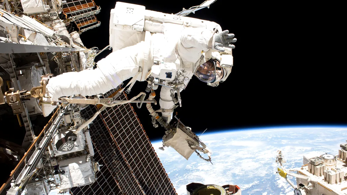 E real: Un astronaut american revine pe Pământ la bordul unei capsule spaţiale ruse