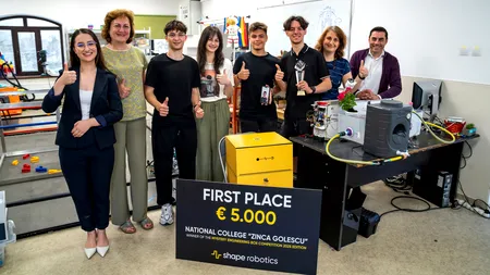 Două echipe de elevi români au câștigat un concurs internațional de robotică