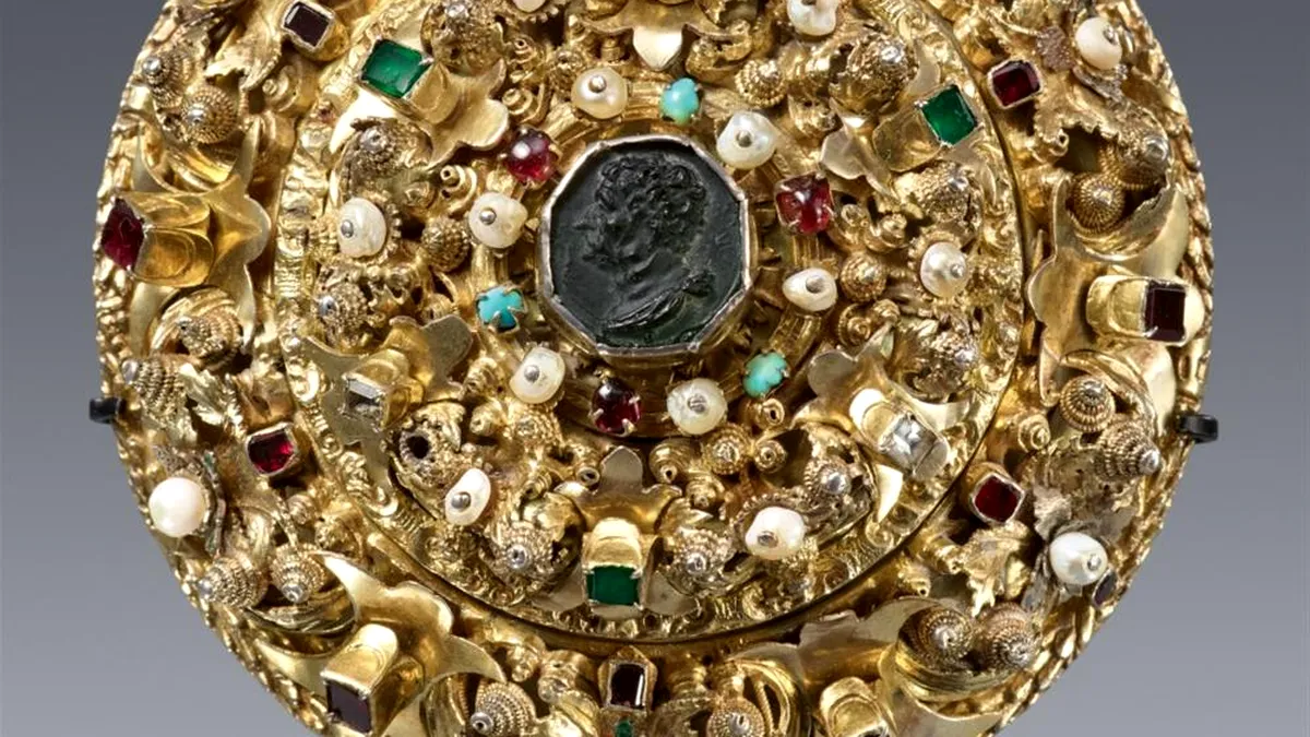 Broșă medievală transilvăneană, din perioada lui Mihai Viteazul, vândută la preț de garsonieră
