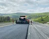 Un lot important din Autostrada Transilvania (A3), la primul strat de asfalt. UMB are termen clar de finalizare a lucrărilor (VIDEO)