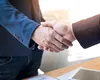 Austeritate şi nu prea! Societate de stat controlată de o primărie liberală, contracte în valoare de aproape 70.000 euro, atribuite direct către o firmă, în doar 14 zile