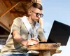 Tinerii români cred că pot identifica dezinformarea online, deși competențele lor digitale sunt printre cele mai slabe din UE