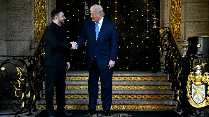 Întâlnire decisivă la Mar-a-Lago: Zelenski și Trump discută viitorul Ucrainei între front și pace