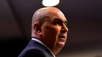 Bolojan anunță tăieri dure în companiile de stat. Plafonarea salariilor pentru șefi și concedieri în masă