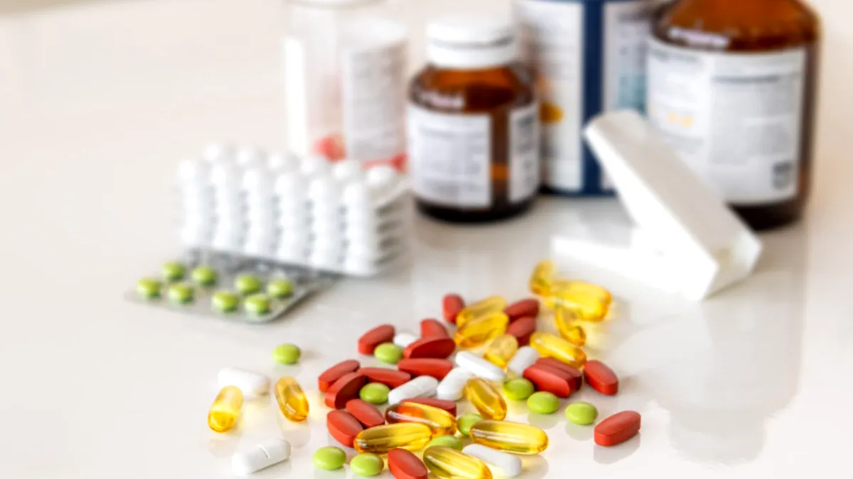 Medicamentele din România vor fi de șase sau opt ori mai scumpe. Producătorii au noi cerințe de mediu europene