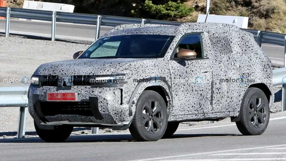 Imagini spion cu noua Dacia Duster ce va fi lansată în 2024. Principalele modificări (galerie foto)