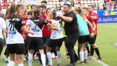 Bătaie de pomină între jucătoare la finala Cupei României la fotbal. Ce-a pățit Mihai Stoichiță (VIDEO)