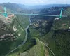 Cel mai înalt pod din lume depășește Turnul Eiffel. Traversarea durează sub două minute și schimbă complet traficul din sud-vestul Chinei