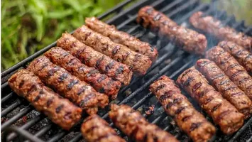 Secretul folosit în urmă cu 100 de ani pentru cei mai gustoşi mititei