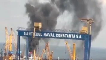 Explozie și incendiu pe Șantierul Naval din Constanța. Puntea unei nave, cuprinsă de flăcări