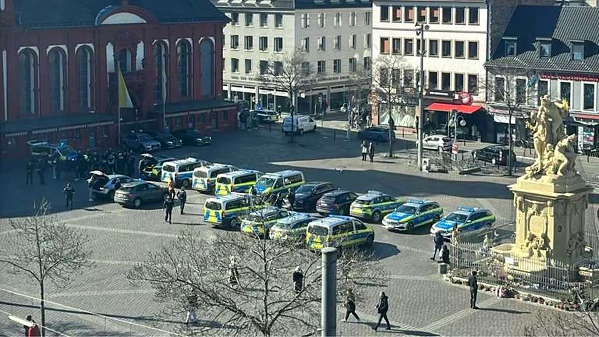 Posibil atentat terorist în Germania. O mașină a intrat într-o mulțime de oameni (VIDEO)