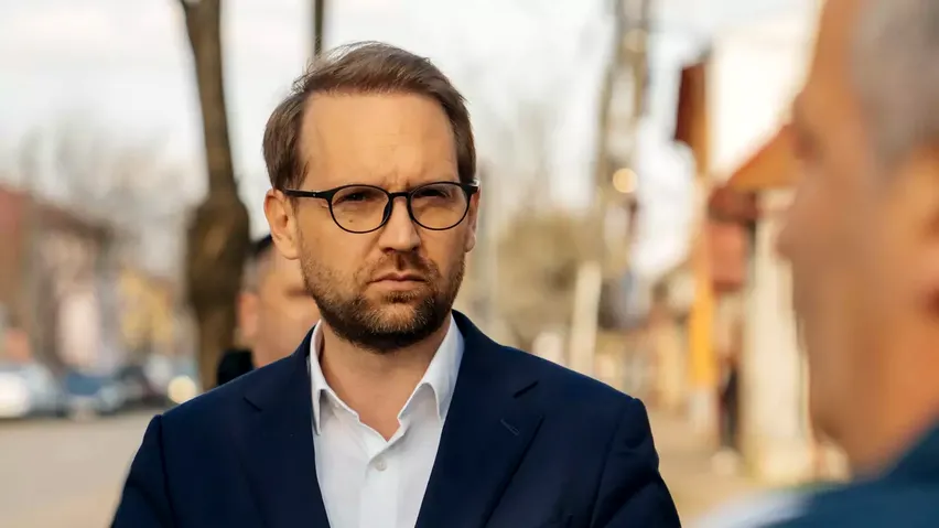 Disputa escaladează după ce primarul Timișoarei a respins acuzațiile privind interzicerea colindelor lui Radu Gyr: „Ți-ai face semnul Sfintei Cruci?”