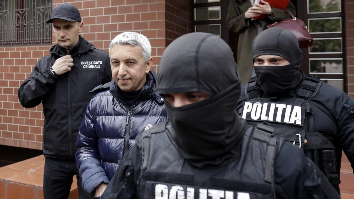 Procurorii au dispus trimiterea în judecată a lui Dan Diaconescu pentru act sexual cu un minor şi folosirea prostituţiei infantile