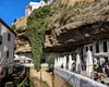 Orașul unic ascuns sub stâncă, o bijuterie pe care mulți turiști o ratează