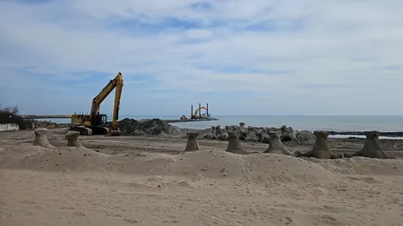 Continuă distrugerea turismului. Plajele din sudul Litoralului au ajuns piste pentru camioane