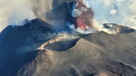 Sicilia, zguduită de furia vulcanilor. Aeroportul din Catania, închis