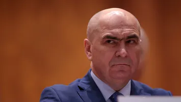 Mesaj solemn, final tensionat. Premierul Ilie Bolojan cere responsabilitate națională, dar pleacă huiduit din Parlament