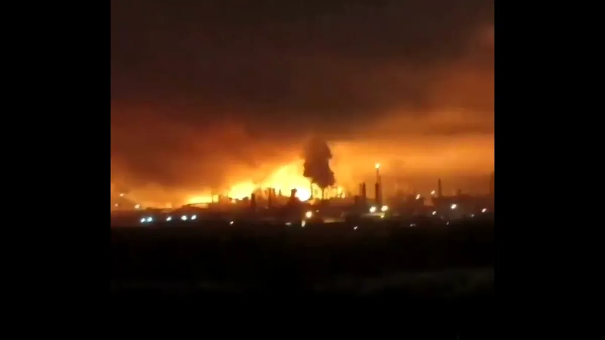 Explozie la două obiective industriale din Rusia: Ucraina ar fi lovit o rafinărie și o uzină chimică