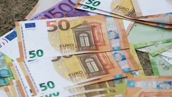 Moneda națională s-a apreciat, marți, în raport cu euro, până la 4,9759 lei