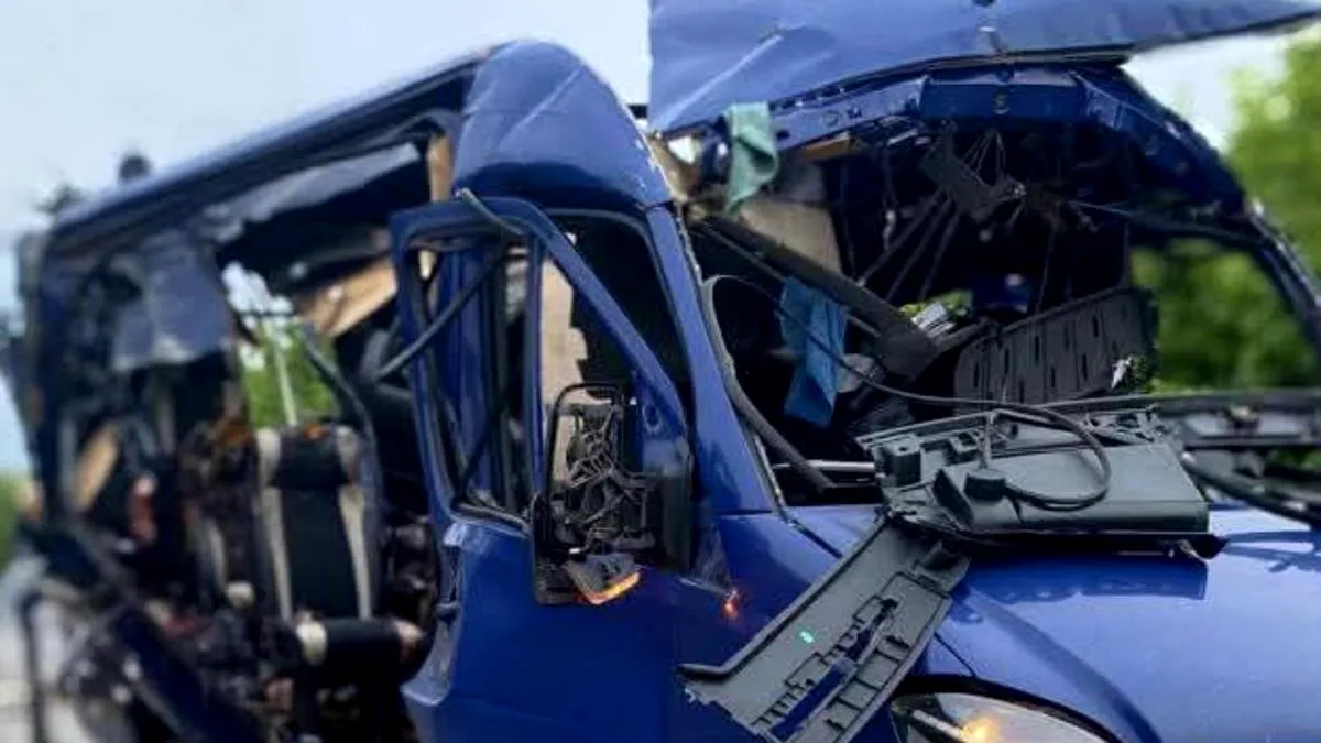 Autobuz cu civili, atacat de o dronă rusească în Ucraina. Sunt nouă morți și patru răniți