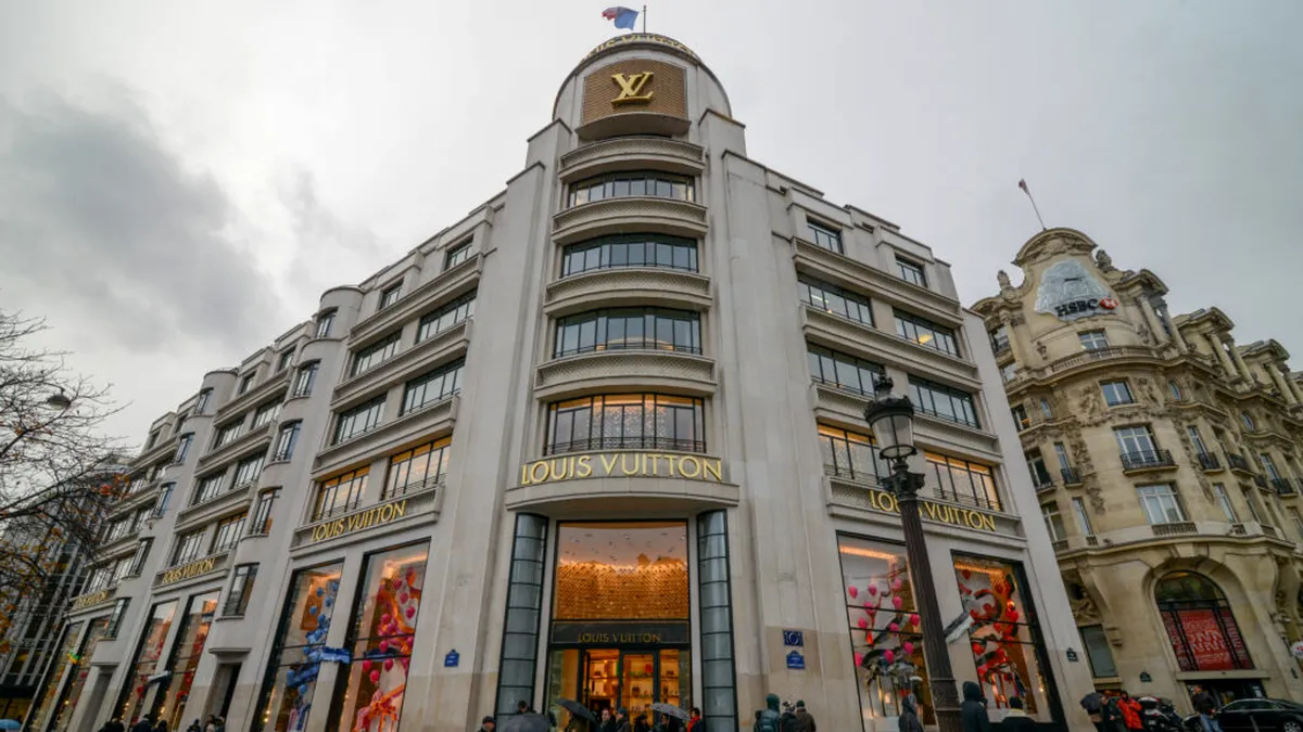 Louis Vuitton, prima reacție după ce compania a fost acuzată că a copiat ia românească