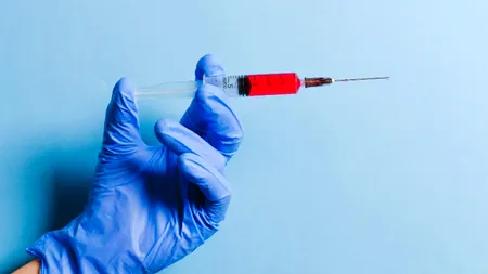 Angajații nevaccinați împotriva COVID nu vor primi bonusuri de Crăciun. Cine a luat această decizie