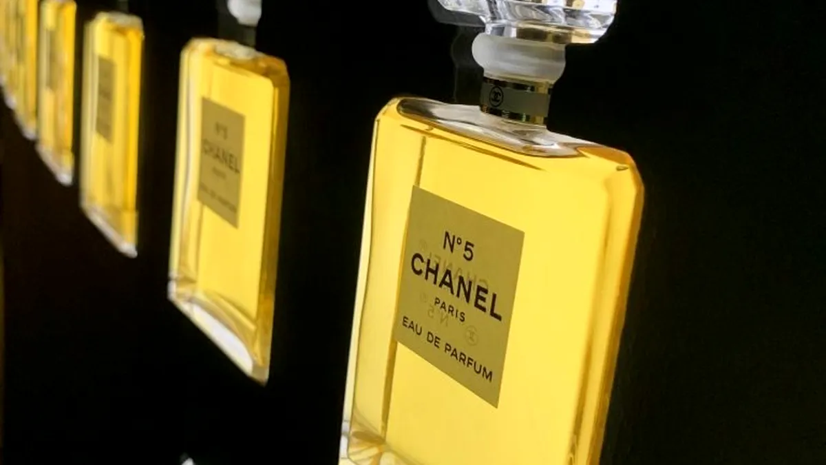 Adio, Rusia: Hermes şi Chanel îşi suspendă activităţile