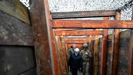 Mirosul de pâine caldă și bocancii ministrului francez: Catherine Vautrin între glume și exerciții militare la Cincu