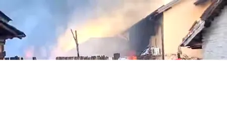 Incendiu puternic într-o gospodărie din Dolj. O butelie de 700 de litri a explodat (VIDEO)