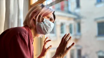 Pandemia COVID-19 a afectat mai mult femeile decât bărbații, la nivel psihologic