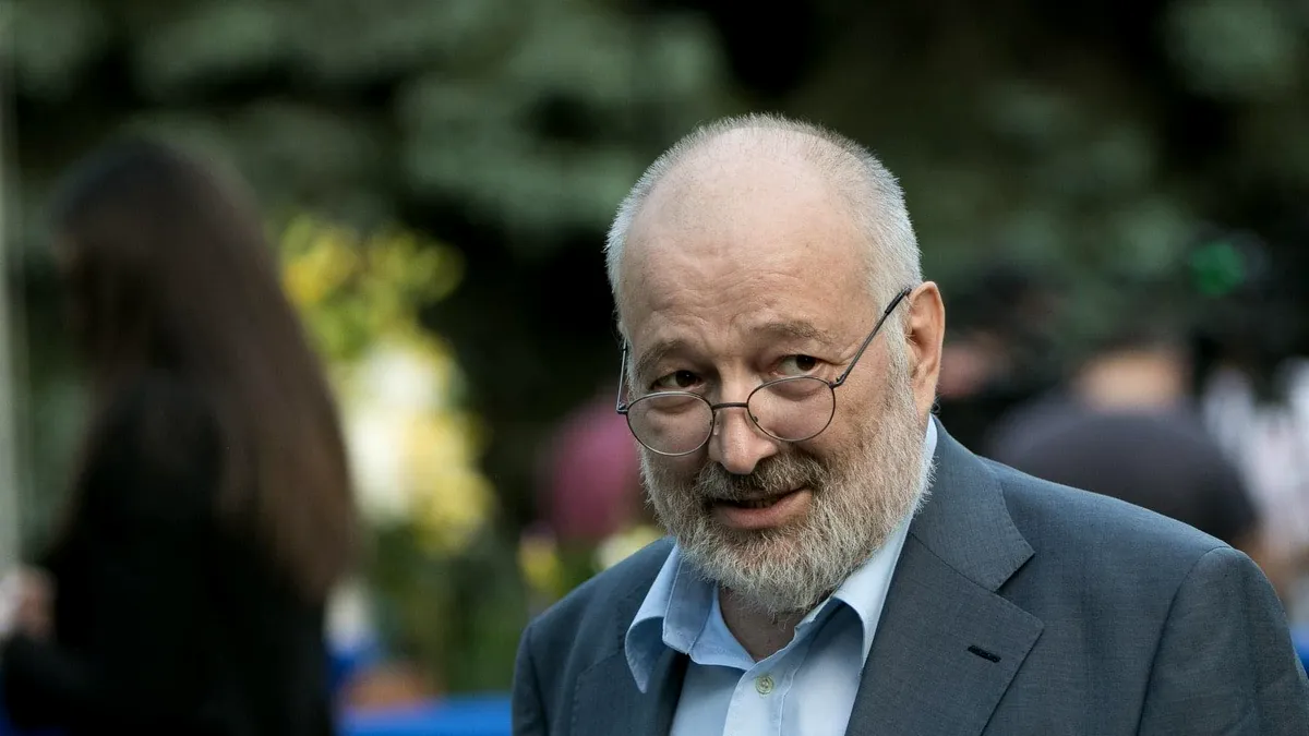 Scriitorul Stelian Tănase, despre alegerile prezidențiale. Cine riscă să nu ajungă în turul doi: Aici e un joc