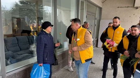 PNL Giurgiu a ieșit în stradă! Liberalii au împărțit flori de 8 Martie