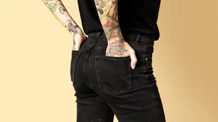 Ce blugi negri de damă vor fi la modă – cu talie joasă sau cu talie înaltă?