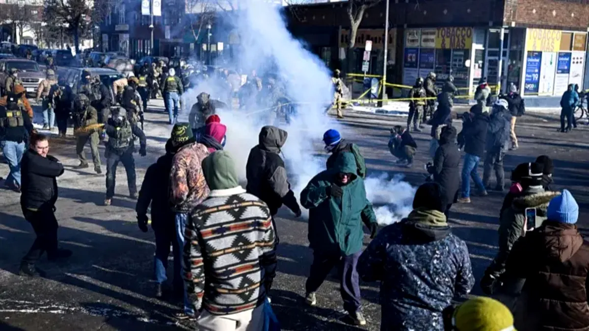 Un bărbat a fost împușcat mortal de agenții ICE, în Minneapolis. Autoritățile spun că era înarmat