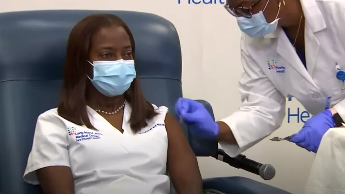 SUA se apropie de vaccinarea a jumătate din populație. A fost depășit un prag psihologic