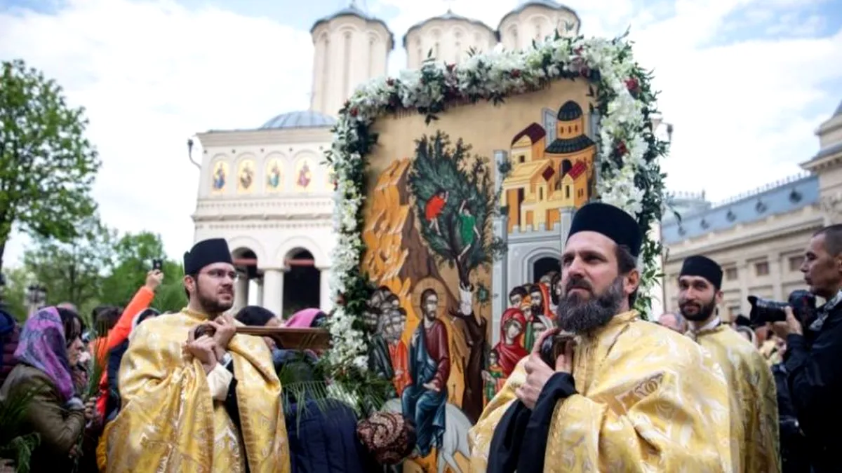 Ierarhi, preoți, monahi și credincioși, la Pelerinajul de Florii din București