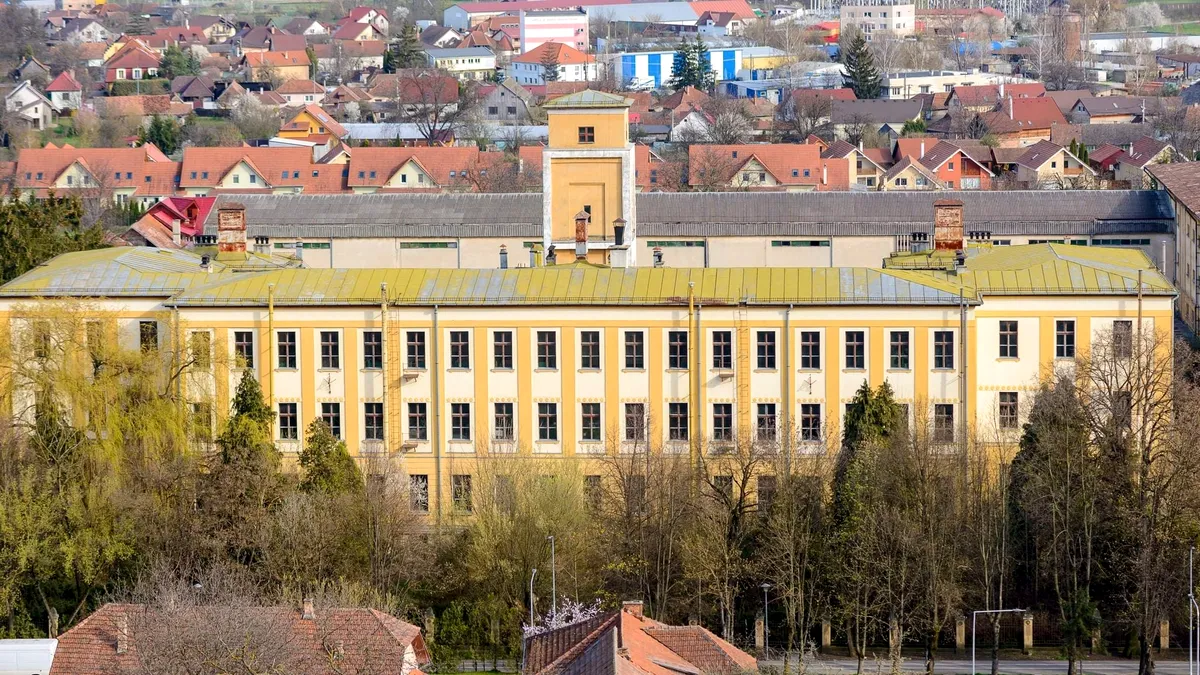 Primăria Sfântu Gheorghe va cumpăra Fabrica de Țigări din oraș și o va transforma într-o replică a Palatului Minunilor din Budapesta
