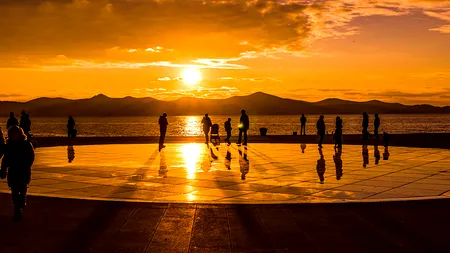 Plaje liniștite și apusuri fermecătoare: un oraș din Europa unde temperatura este de 20 de grade, în octombrie