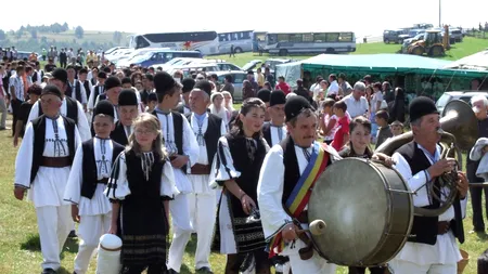 Mii de oameni au venit la Festivalul “Sus pe Muntele din Jina”