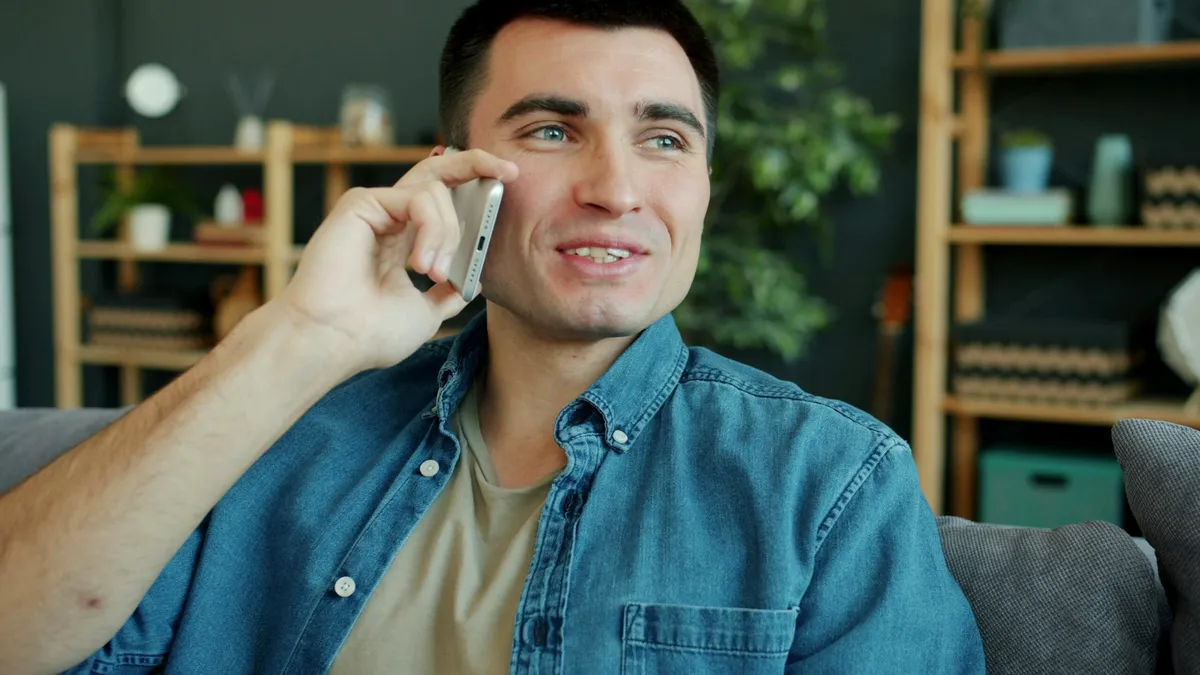 Scumpirile ajung şi la facturile de telefon. Cât vom plăti în plus