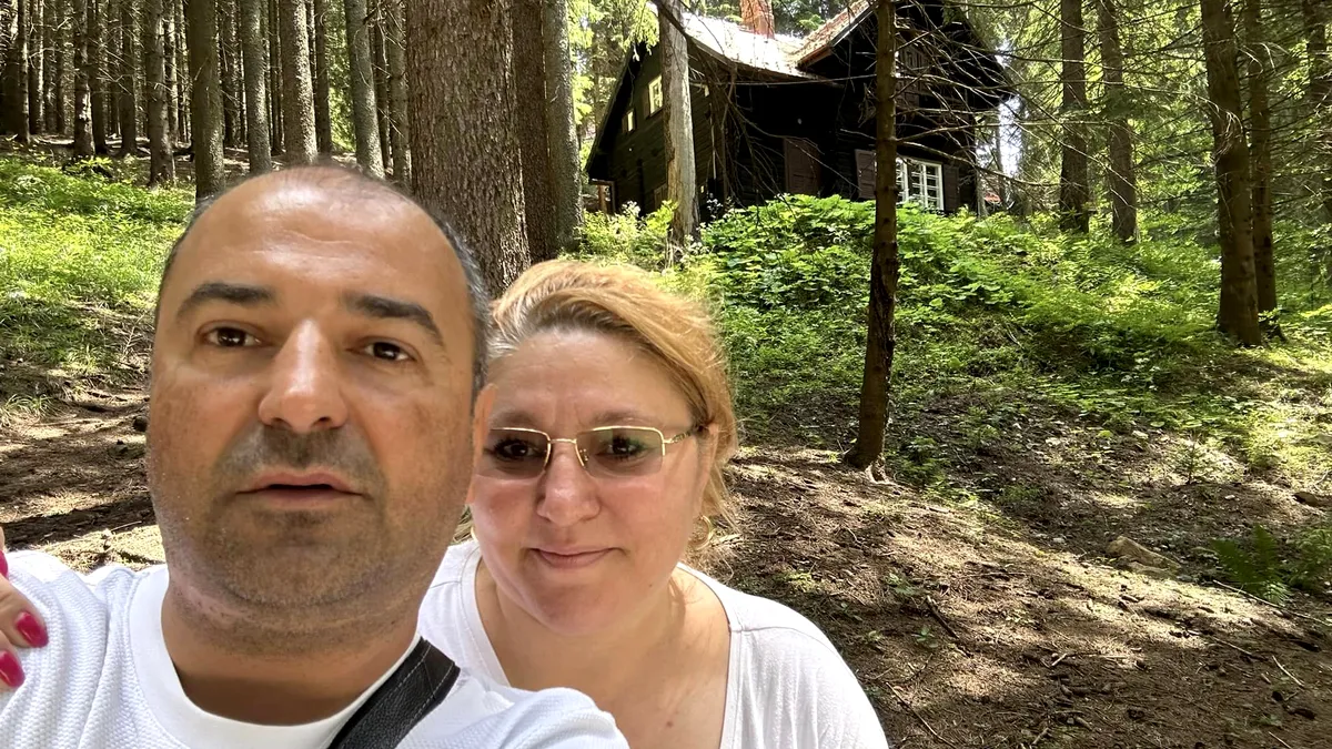 Șoșoacă, foarte „tandru” la adresa propriei soții. „Diana Șoșoacă azi , după aspect și comportament, arată ca o matronă de bordel!”
