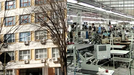 Sfârșitul unei ere în România. Fabrica de confecții, care a îmbrăcat Europa, își închide porțile după 45 de ani