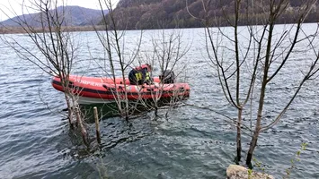 Tragedie la Siriu: Pompierul dispărut a fost găsit decedat în lacul de acumulare
