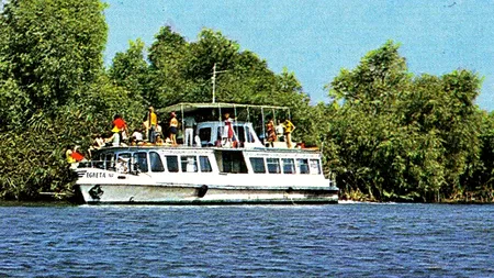 Se vinde la fier vechi nava de pasageri Egreta din Delta Dunării