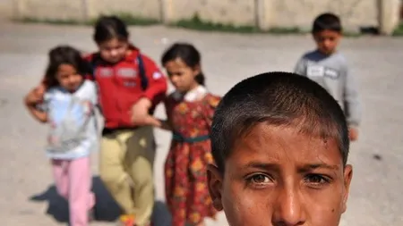 Romii din grupurile marginalizate social pot fi inspectori şi mediatori şcolari