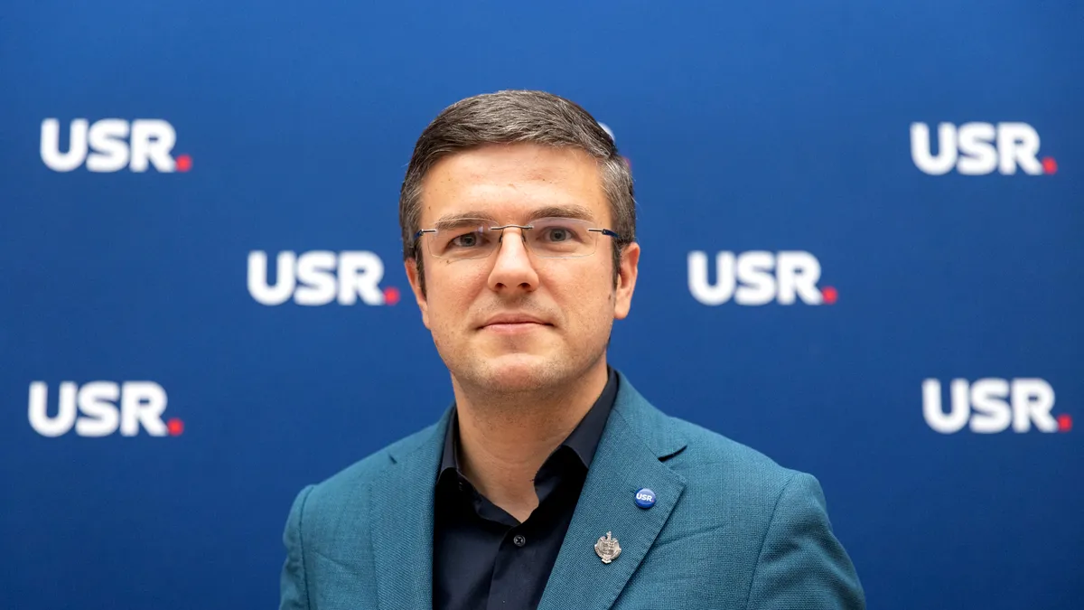 Ministrul USR al Economiei, Irineu Darău, vrea să distrugă turismul românesc prin instaurarea haosului